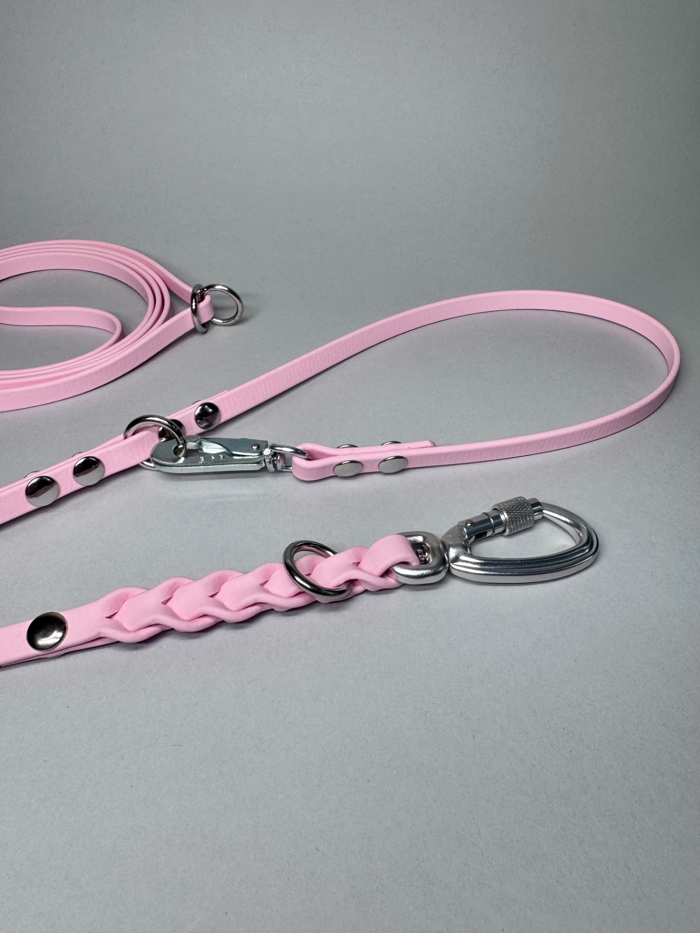 Kuvan hihnassa sekä kiinteitä että siirrettäviä kiinnityspisteitä